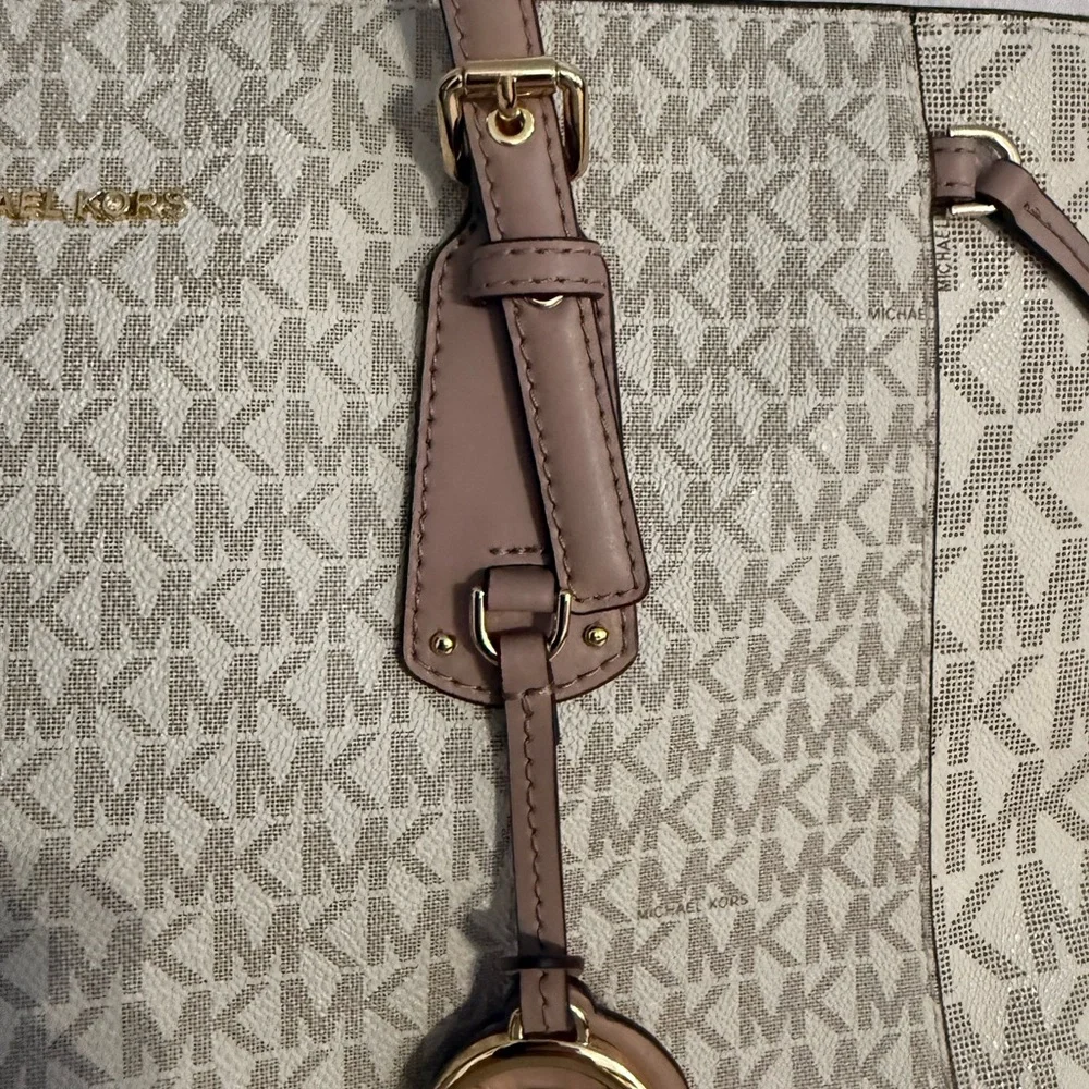 Michael Kors MK Logo Tote in Beige and Dusty Pink - Picture 2 of 3
